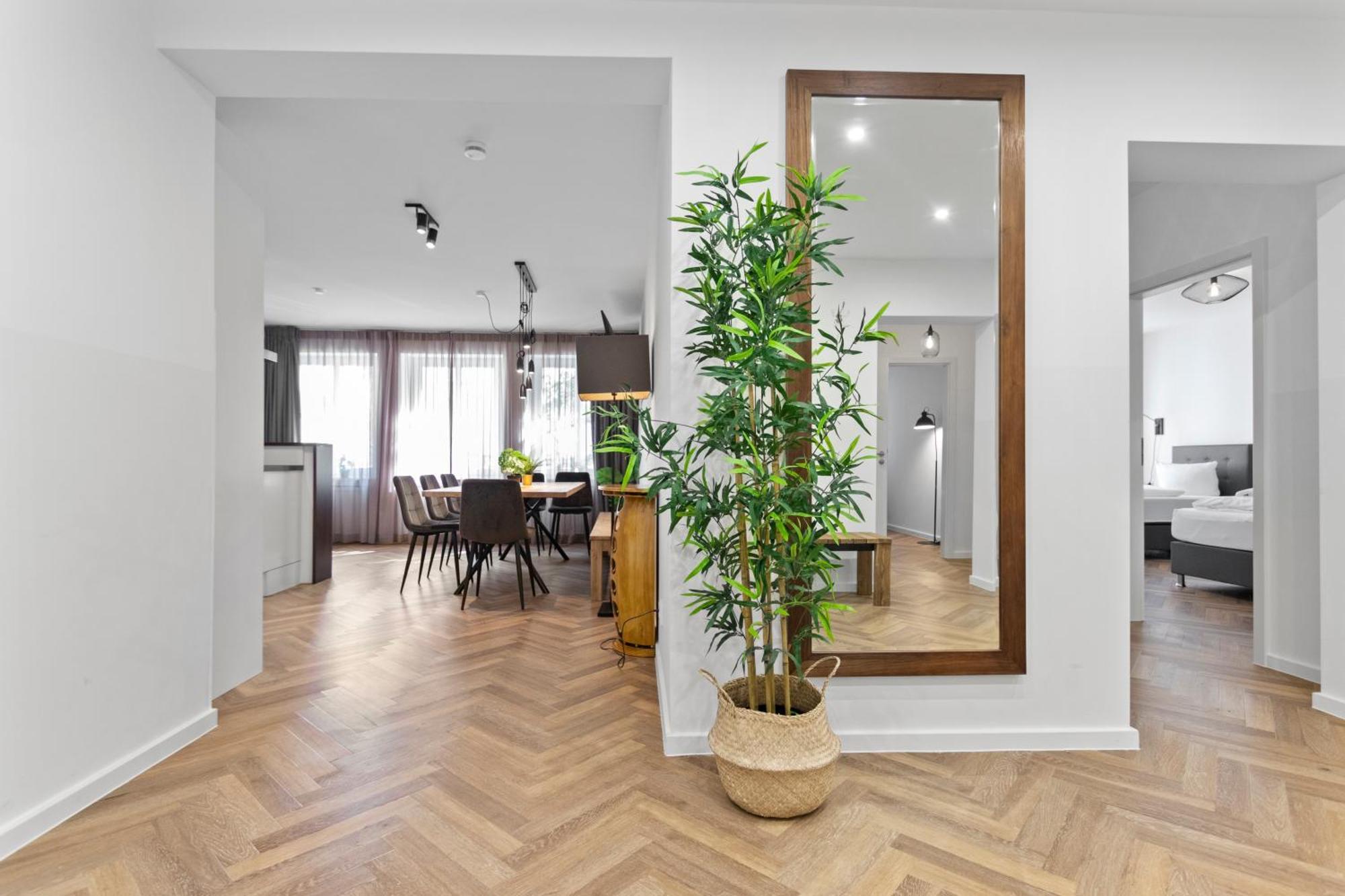 Flatista Homes - Station - 4 Br Apartment München